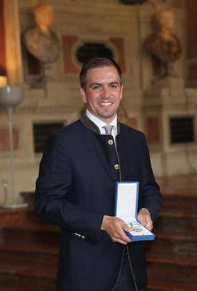 Award of the Bavarian Order of Merit 2020 in the Antiquarium of the Munich Residence by the Bavarian Prime Minister Dr Markus Söder Philipp Lahm with the Bavarian Order of Merit, Munich Bavaria Germany Antiquarium of the Munich Residence