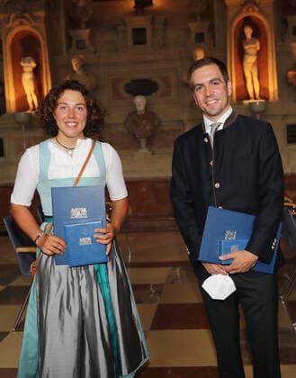 Award of the Bavarian Order of Merit 2020 in the Antiquarium of the Munich Residence by the Bavarian Prime Minister Dr Markus Söder Laura Dahlmeier and Philipp Lahm with the Bavarian Order of Merit, Munich Bavaria Germany Antiquarium of the Munich Residence