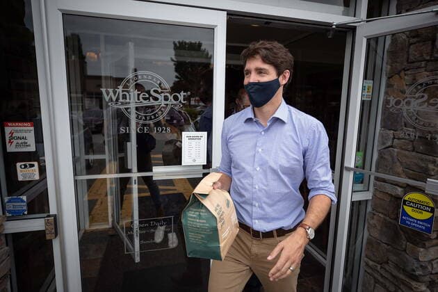 July 8, 2021, Coquitlam, BC, Canada: Prime Minister Justin Trudeau picks up his lunch from a White Spot restaurant in Coquitlam, B.C., on Thursday, July 8, 2021. Coquitlam Canada  - ZUMAc35_ 20210708_zaf_c35_042 Copyright: xDarrylxDyckx