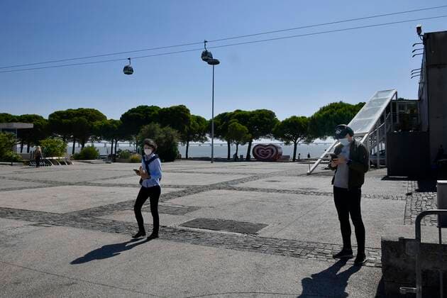 Daily Life In Lisbon Amid COVID-19 Pandemic People wearing protective mask walk near the Parque das Nacoes area, in Lisbon, Portugal, on 08 July 2021. The latest report from the General Health Department reports nine deaths, 3,269 infected and 1,655 recovered. In Portuguese hospitals there are 599 patients admitted. In the Intensive Care Units there are six more people (a total of 136). There are still 41,863 active cases in the country. Lisbon Portugal mantilla-notitle210708_np2qN  Copyright: xJorgexMantillax