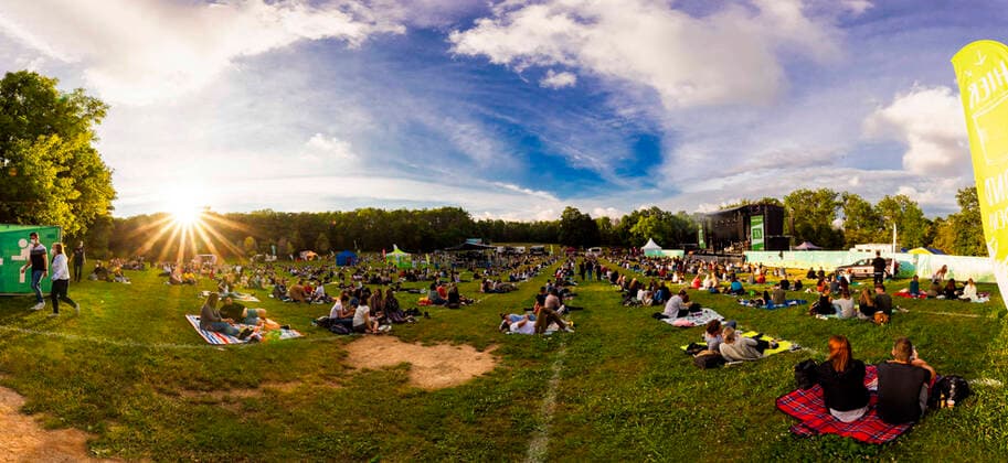 Publikum bei Giant Rooks live beim Picknick Konzert auf der Zoopark Festwiese. Erfurt, 08.07.2021 Foto:xM.xKremerx xFuturexImage