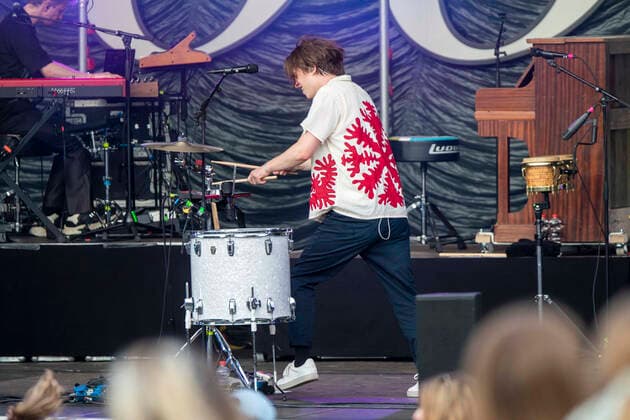 Frederik Rabe von Giant Rooks live beim Picknick Konzert auf der Zoopark Festwiese. Erfurt, 08.07.2021 Foto:xM.xKremerx xFuturexImage