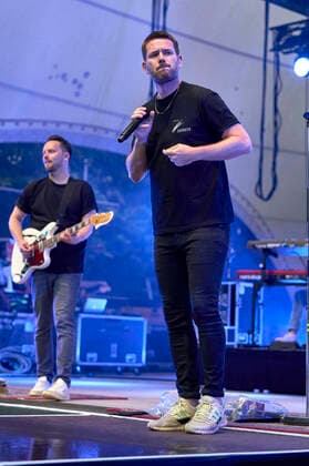 Kristoffer Hünecke and Johannes Strate of Revolverheld live as part of the concert series Back on Stage at the Gilde Parkbühne Hannover, Foto:xU.xStammx xFuturexImage