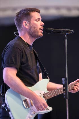 Johannes Strate of Revolverheld live as part of the concert series Back on Stage at the Gilde Parkbühne Hannover, Foto:xU.xStammx xFuturexImage