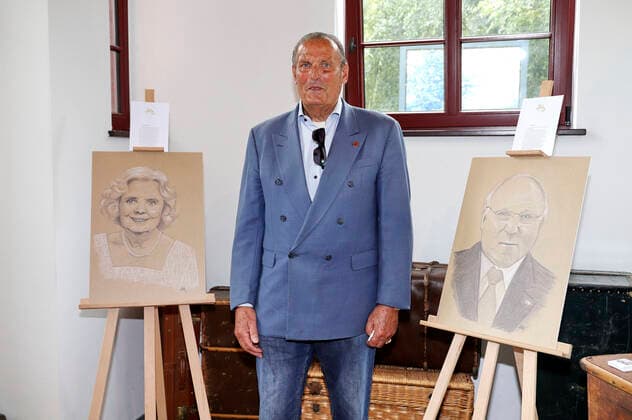 Dieter Bruhn Aale Dieter at the Charity Action for CARE Germany with a special exhibition of Hamburg personalities in the Ballinstadt Hamburg, 09 07 2021 Foto:xgbrcix xFuturexImage