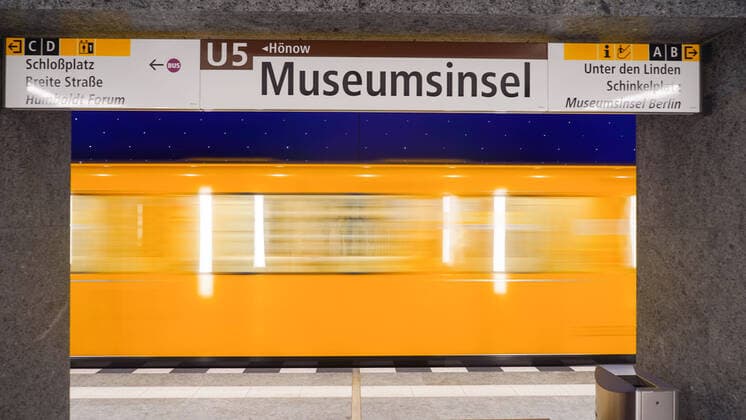 Bilder des Jahres 2021, News 07 Juli News Bilder des Tages 09.07.2021,Berlin,Deutschland,GER,Eröffnung U-Bahnhof Museumsinsel.Er ist der 175. U-Bahnhof des Berliner Streckennetzes. *** 09 07 2021,Berlin,Germany,GER,Opening of U station Museumsinsel It is the 175 U station of Berlins railway network.