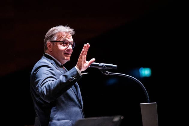 * OUT of AUT - Keine Weitergabe an Drittanbieter