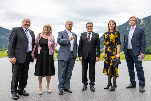 * OUT of AUT - Keine Weitergabe an Drittanbieter
