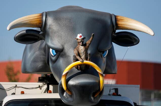 July 9, 2021, Calgary, ab, Canada: A sculpture of gopher rides on the nose of a bull during the Calgary Stampede parade in Calgary, Alta., Friday, July 9, 2021. Calgary Canada  - ZUMAc35_ 20210709_zaf_c35_014 Copyright: xJeffxMcintoshx
