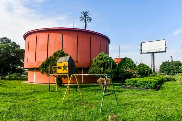  Benin National Museum in den königlichen Gärten, Benin Stadt, Nigeria, Afrika *** Benin National Museum in the Royal Gardens, Benin City, Nigeria, Africa Copyright: imageBROKER/MichaelxRunkel ibxrun06946424.jpg