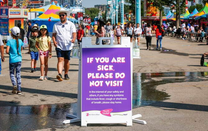 July 9, 2021, Calgary, ab, Canada: A COVID precaution sign at the Calgary Stampede in Calgary, Alta., Friday, July 9, 2021. Calgary Canada  - ZUMAc35_ 20210709_zaf_c35_027 Copyright: xJeffxMcintoshx