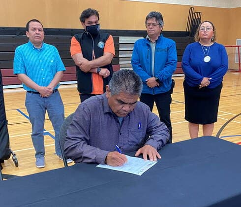 July 9, 2021, Esquimalt, BC, Canada: Chief Allan Tom of the Pauquachin First Nation signs a document calling for end to recent acts of violence and vandalism on southern Vancouver Island in Esquimalt, B.C., Friday, July 9, 2021. Esquimalt Canada  - ZUMAc35_ 20210709_zaf_c35_073 Copyright: xDirkxMeissnerx