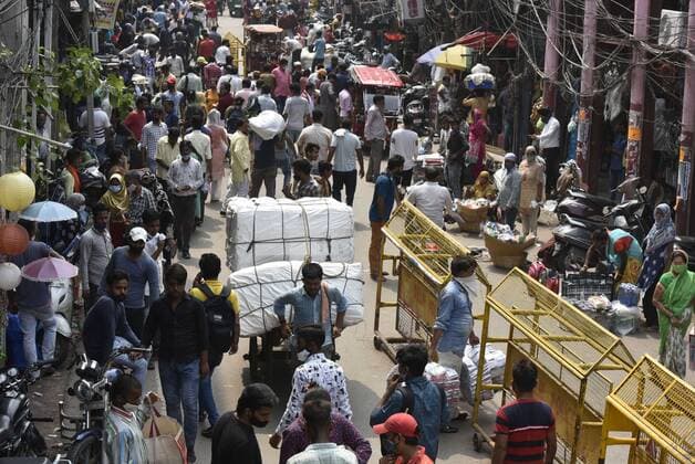 NEW DELHI, INDIA - JULY 9: Heavy rush for people shopping at Sadar Bazar Market Main road on July 9, 2021 in New Delhi, India. Despite Delhi Disaster Management Authority closing many markets in Delhi for flouting Covid rules, there is no adherence to social distancing and other protocols in market.(Photo by Sonu Mehta Hindustan Times) Shoppers Flouting Covid Rules In Markets In Delhi