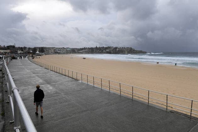NSW COVID19 LOCKDOWN RESTRICTIONS, A near empty esplanade is seen at Bondi Beach in Sydney, Saturday, July 10, 2021. Tough new restrictions are now in place for Greater Sydney after another spike in COVID-19 cases. ( NO ARCHIVING, EDITORIAL USE ONLY, NO USE IN BOOKS WITHOUT CONSENT SYDNEY NSW AUSTRALIA  Copyright: xMICKxTSIKASx 20210710001556172219