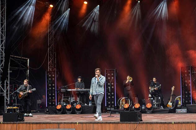 Max Giesinger live at the Endlich Akustik Open Air concert at the open air stage Junge Garde Dresden, 09 07 2021 Foto:xM.xWehnertx xFuturexImage