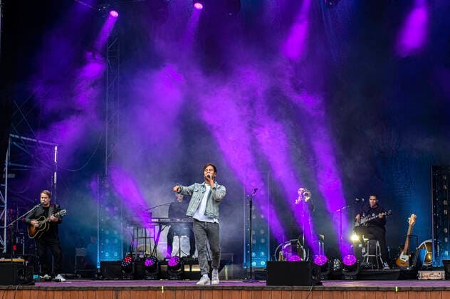 Max Giesinger live at the Endlich Akustik Open Air concert at the open air stage Junge Garde Dresden, 09 07 2021 Foto:xM.xWehnertx xFuturexImage