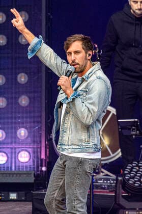 Max Giesinger live at the Endlich Akustik Open Air concert at the open air stage Junge Garde Dresden, 09 07 2021 Foto:xM.xWehnertx xFuturexImage