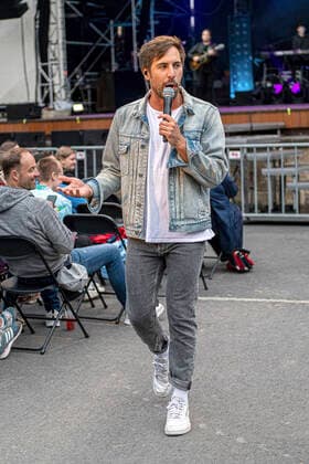 Max Giesinger live at the Endlich Akustik Open Air concert at the open air stage Junge Garde Dresden, 09 07 2021 Foto:xM.xWehnertx xFuturexImage