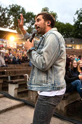 Max Giesinger live at the Endlich Akustik Open Air concert at the open air stage Junge Garde Dresden, 09 07 2021 Foto:xM.xWehnertx xFuturexImage