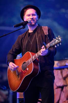 Johannes Oerding live as part of the concert series Back on Stage at the Gilde Parkbühne Hannover, 09 07 2021 Foto:xU.xStammx xFuturexImage