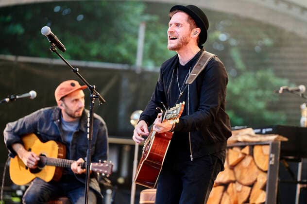 Johannes Oerding live as part of the concert series Back on Stage at the Gilde Parkbühne Hannover, 09 07 2021 Foto:xU.xStammx xFuturexImage