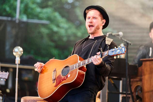 Johannes Oerding live as part of the concert series Back on Stage at the Gilde Parkbühne Hannover, 09 07 2021 Foto:xU.xStammx xFuturexImage