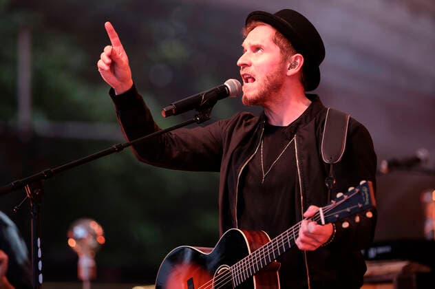 Johannes Oerding live as part of the concert series Back on Stage at the Gilde Parkbühne Hannover, 09 07 2021 Foto:xU.xStammx xFuturexImage
