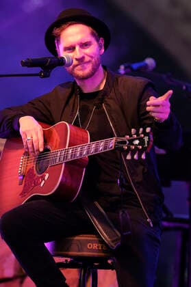 Johannes Oerding live as part of the concert series Back on Stage at the Gilde Parkbühne Hannover, 09 07 2021 Foto:xU.xStammx xFuturexImage
