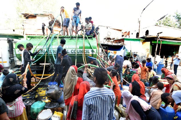NEW DELHI, INDIA ? JULY 10: People collecting drinking water from a tanker in Sanjay camp, Chanakyapuri, on July 10, 2021 in New Delhi, India. The Aam Aadmi Party MLA said Haryana has been supplying about 100 million gallons less water per day, which has led to water crisis in NDMC areas, central, south, and west Delhi. (Photo by Sonu Mehta Hindustan Times ) Water Crisis In Delhi