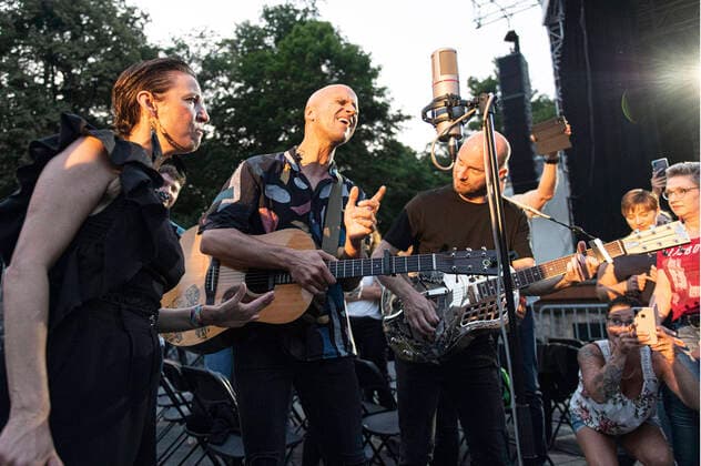 Bilder des Jahres 2021, Entertainment 07 Juli Entertainment Bilder des Tages Milow live beim Open Air in der Freilichtbühne Junge Garde. Dresden, 10.07.2021 *** Milow live at the Open Air in the open air stage Junge Garde Dresden, 10 07 2021 Foto:xM.xWehnertx xFuturexImage