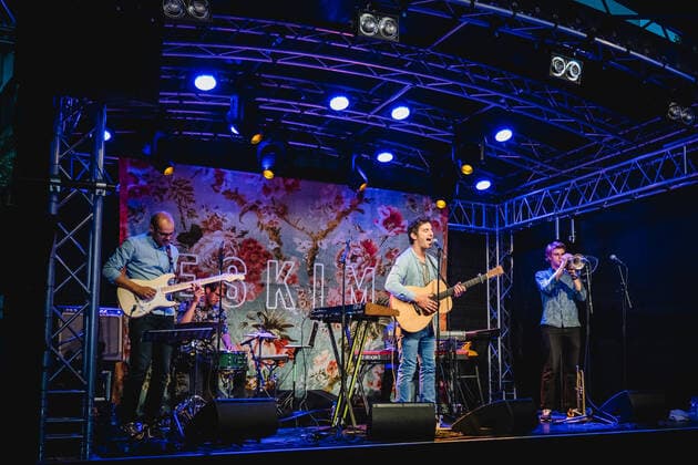 Entertainment Bilder des Tages Entertainment Bilder des Tages Eskimo live in Bern, Switzerland Bern, Switzerland. 10th, July 2021. The Swiss band Eskimo performs a live concert at Bierh?beli in Bern. Bern Switzerland  Copyright: xGonzalesxPhoto TilmanxJentzschx