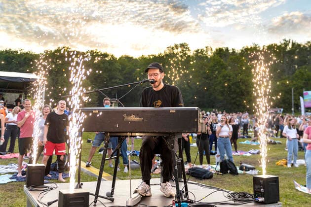 Jakob Amr of the Leonids live at the Picnic Concert at the Zoopark Festwiese Erfurt, 10 07 2021 Foto:xM.xKremerx xFuturexImage