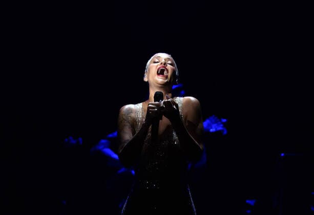 Entertainment Bilder des Tages July 11, 2021, Malaga, Spain: Portuguese fado singer Marisa dos Reis Nunes known professionally as Mariza performs live on the stage during the Terral festival 2021 at Cervantes Theatre. .Between 5 to 31 July, Cervantes Theatre welcomes the summer music festival Terral , with concerts and shows performed by renowned artists as Noa, Ainhoa Arteta, or Salvador Sobral among others. All concerts will perform under safety measures and capacity limited as precaution against Covid19. Malaga Spain - ZUMAs197 20210711_zaa_s197_303 Copyright: xJesusxMeridax