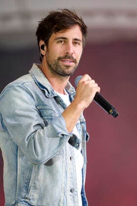 Max Giesinger live as part of the concert series Back on Stage at the Gilde Parkbühne Hannover, 11 07 2021 Foto:xU.xStammx xFuturexImage