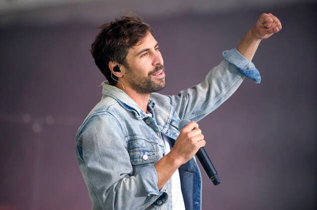 Max Giesinger live as part of the concert series Back on Stage at the Gilde Parkbühne Hannover, 11 07 2021 Foto:xU.xStammx xFuturexImage