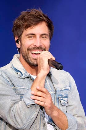 Max Giesinger live as part of the concert series Back on Stage at the Gilde Parkbühne Hannover, 11 07 2021 Foto:xU.xStammx xFuturexImage
