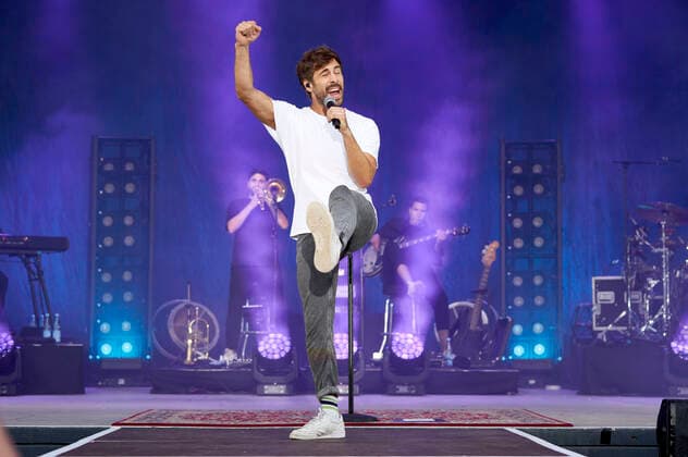 Max Giesinger live as part of the concert series Back on Stage at the Gilde Parkbühne Hannover, 11 07 2021 Foto:xU.xStammx xFuturexImage