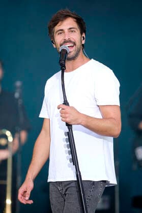 Max Giesinger live as part of the concert series Back on Stage at the Gilde Parkbühne Hannover, 11 07 2021 Foto:xU.xStammx xFuturexImage