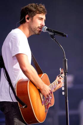 Max Giesinger live as part of the concert series Back on Stage at the Gilde Parkbühne Hannover, 11 07 2021 Foto:xU.xStammx xFuturexImage