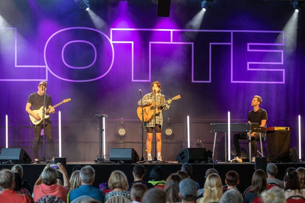 Tuebingen Tuebingen Concert Festival Tanks Giving Festival Vaddi Concerts Corona Concert Panzerhalle Franzoesisches Viertel Event The Ravensburg Lotte sings in the Tuebingen Panzerhalle together with small band at the Taanks Giving Festival 2021 Copyright: xDennisxDuddek xEibnerxPressefotox EP_DDU