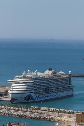 July 13, 2021: July 13, 2021 (Malaga) The first international cruise ship to dock in Malaga after 16 months with almost 1,500 passengers, with a capacity limit of 50%. the Aida Perla with its characteristic colourful design, the work of the painter Feliks BoÂ¼tner - ZUMAc161 20210713_zap_c161_007 Copyright: xLorenzoxCarnerox