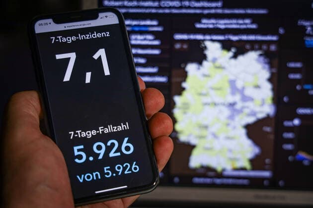 Coronavirus in Germany Covid 19 Dashboard of the Robert Koch Institute 14 07 2021 Robert Koch Institute 7 days Incidence 7.1 7 days Number of cases 5 926 COVID 19 cases 3 738 683 Addition of 1 548 compared to the previous day COVID 19 deaths 91 287 Addition of 28 compared to the previous day