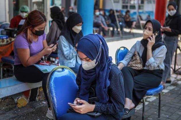 July 14, 2021, Malang, Indonesia: Young people wait to receive a Covid-19 vaccine at Naval Base in Malang..The Indonesian Ministry of Health has started to roll out Phase Three Vaccinations for Vulnerable People, Other General People, and Children aged 12-17 years. Malang Indonesia - ZUMAs197 20210714_zaa_s197_002 Copyright: xBayuxNovantax