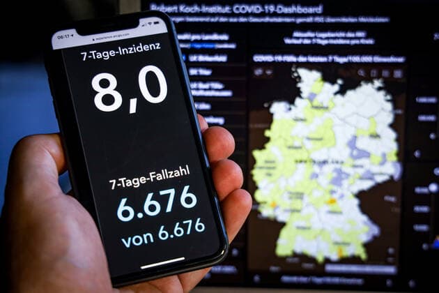 Coronavirus in Germany Covid 19 Dashboard of the Robert Koch Institute 15 07 2021 Robert Koch Institute 7 days Incidence 8.0 7 days Number of cases 6 676 COVID 19 cases 3 740 325 Addition of 1 642 compared to the previous day COVID 19 deaths 91 319 Addition of 32 compared to the previous day
