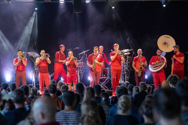 Tuebingen Tuebingen Concert Festival Tanks Giving Festival Vaddi Concerts Corona Concert Panzerhalle Franzoesisches Viertel Event The ten-piece brass band Moop Mama from Munich plays at the Tuebingen Tanks GIving Festival in the Franzoesisches Viertel in front of the sold-out Panzerhalle Copyright: xDennisxDuddek xEibnerxPressefotox EP_DDU