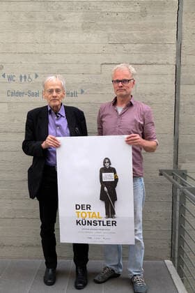 Timm Ulrichs und Filmemacher Ralf-Peter Post anlässlich der Filmpremiere Der Totalkünstler (2018) im Sprengel-Museum, Hannover, 26.5.2019 *** Timm Ulrichs and filmmaker Ralf Peter Post on the occasion of the film premiere of Der Totalkünstler 2018 at Sprengel Museum, Hanover, 26 5 2019.