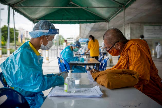 July 16, 2021, Bangkok, Thailand: Throughout Bangkok the numerous sites set up by the Thai government to offer Covid -19 testing and vaccinations have been working nonstop, drawing large numbers of people seeking medical services. This testing site in Bangkok s Bang Phlat district has a daily capacity of 1000 people. Thailand s daily infection and death figures have been reaching all time highs in July as the nation continues to fight the pandemic. Thailand - ZUMAt128 20210716_zap_t128_003 Copyright: xAdryelxTalamantesx