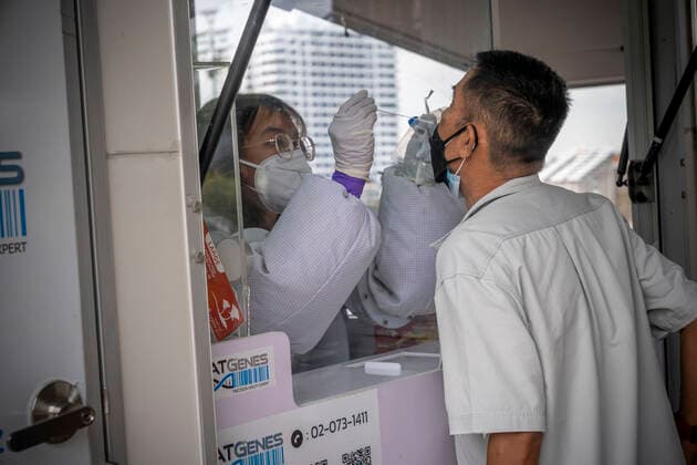 July 16, 2021, Bangkok, Thailand: Throughout Bangkok the numerous sites set up by the Thai government to offer Covid -19 testing and vaccinations have been working nonstop, drawing large numbers of people seeking medical services. This testing site in Bangkok s Bang Phlat district has a daily capacity of 1000 people. Thailand s daily infection and death figures have been reaching all time highs in July as the nation continues to fight the pandemic. Thailand - ZUMAt128 20210716_zap_t128_011 Copyright: xAdryelxTalamantesx