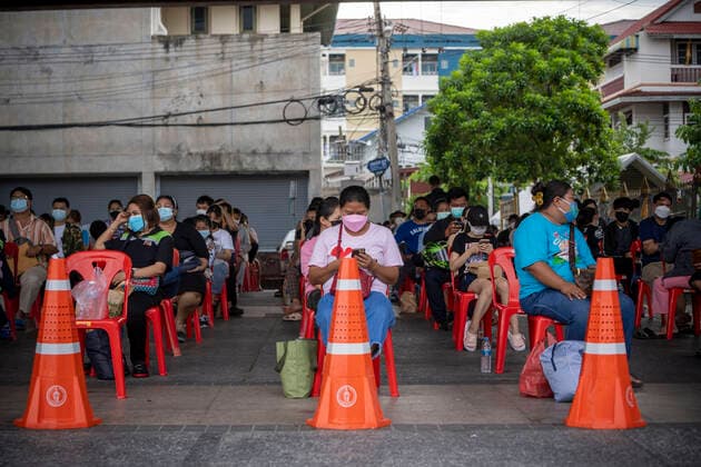 July 16, 2021, Bangkok, Thailand: Throughout Bangkok the numerous sites set up by the Thai government to offer Covid -19 testing and vaccinations have been working nonstop, drawing large numbers of people seeking medical services. This testing site in Bangkok s Bang Phlat district has a daily capacity of 1000 people. Thailand s daily infection and death figures have been reaching all time highs in July as the nation continues to fight the pandemic. Thailand - ZUMAt128 20210716_zap_t128_013 Copyright: xAdryelxTalamantesx