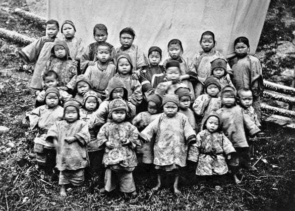 Edward Bangs Drew joined the Chinese Maritime Customs Service in 1864 after earning his BA degree from Harvard. In 1868, Drew was appointed a Commissioner of the Service, a position he held for decades.<br ><br > During that time he collected photographs that document clothing, customs, and daily life in 19th century China, and of Drew s life and career, including family and social gatherings, public appearances, and events and ceremonies. China: Kidnapped girls, Foochow Fuzhou. Found hidden in a junk by customs inspector, these girls would have been sold for slaves , Edward Bangs Drew (1843 - 1924), 1886 xSupplier:xCPAxMediaxCo.xLtd.x Copyright: xEdwardxBangsxDrewx